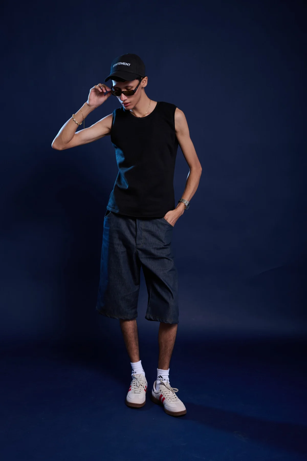boxy black sleeveless t-shirt