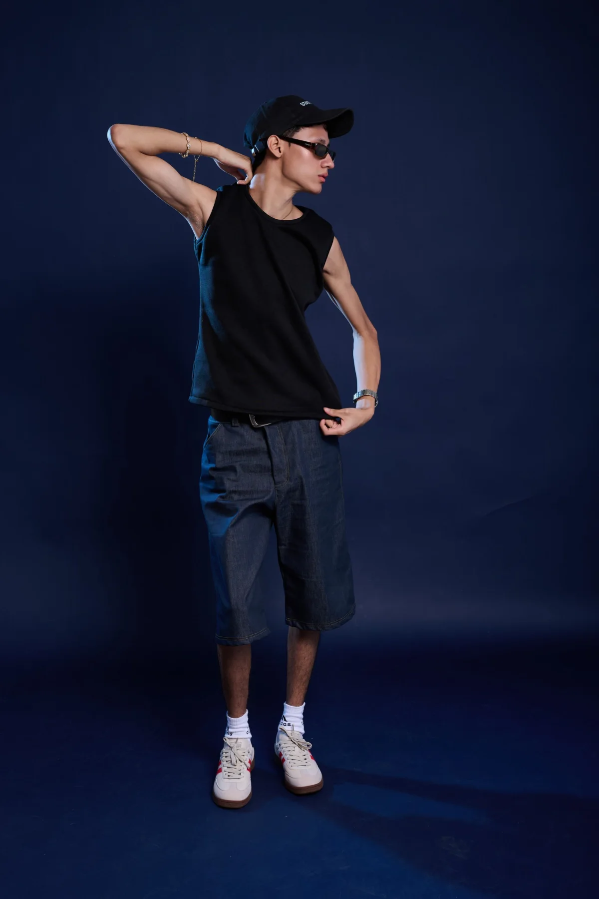 boxy black sleeveless t-shirt