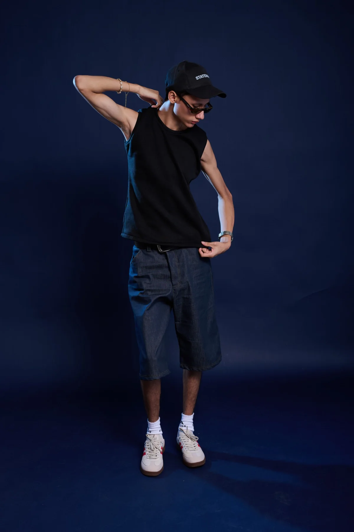 boxy black sleeveless t-shirt