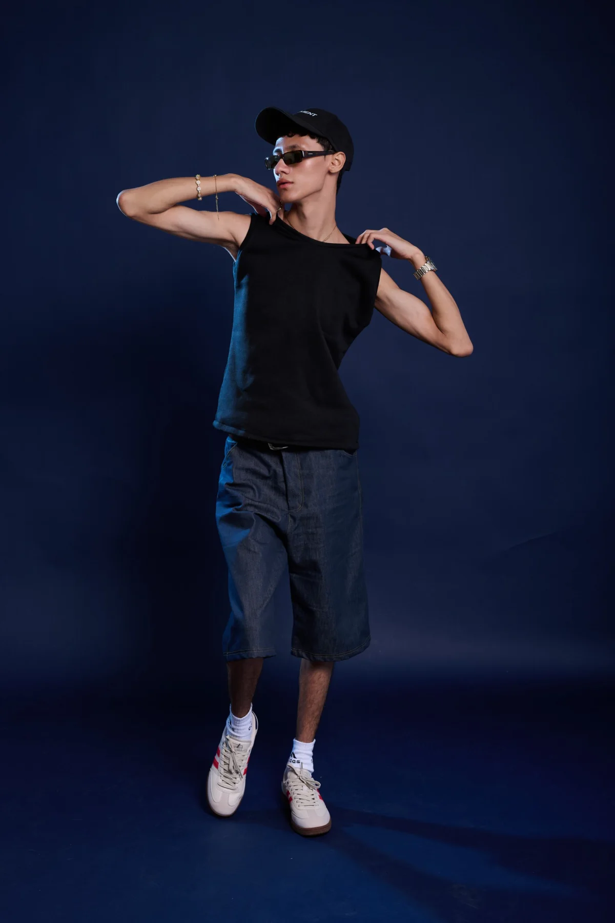 boxy black sleeveless t-shirt